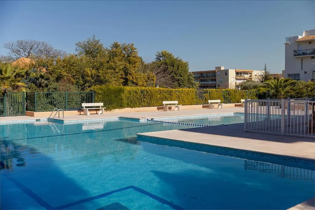 T2 Avec Terrasse. Residence Piscine/Parking Saint-Tropez France